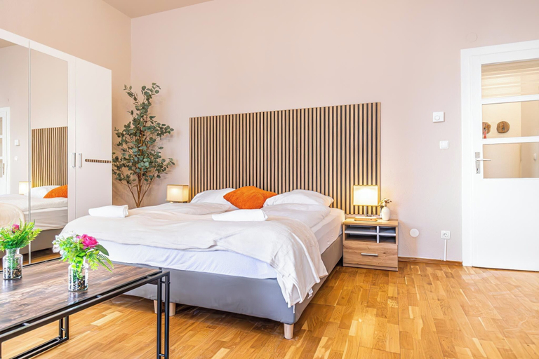 Room 4, Comfortable 2BR Apt Near Attractions, Wien