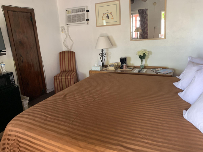 Bedroom 2, Cottonwood Court Motel, Santa Fe