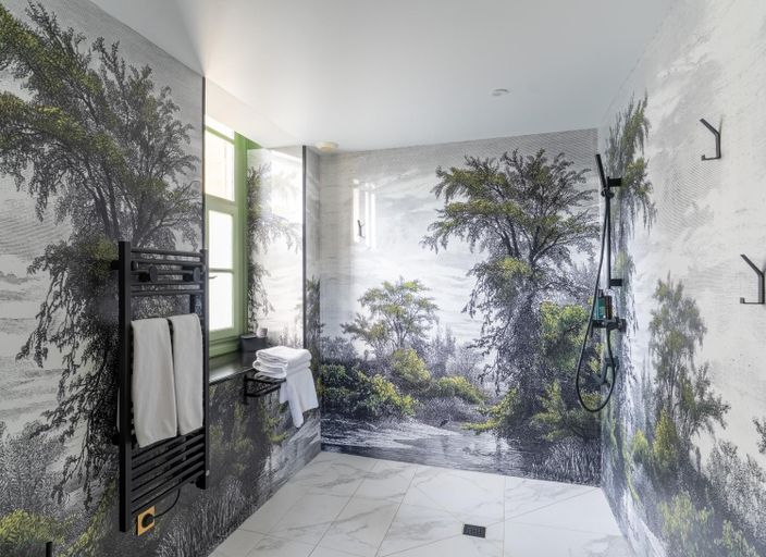 Bathroom 5, Château Jeanne & the Forest - Château de Montvillargenne, Oise