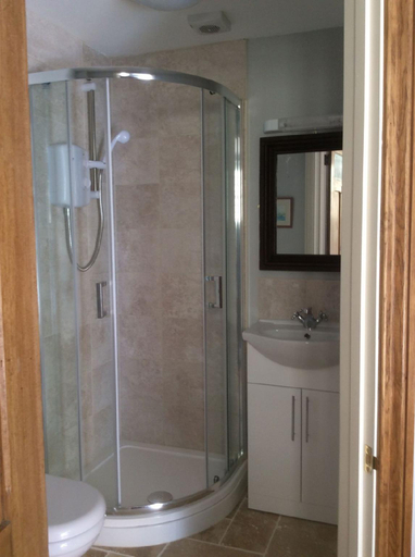 Bathroom, The Rear of the Plough,Everdon., Northamptonshire