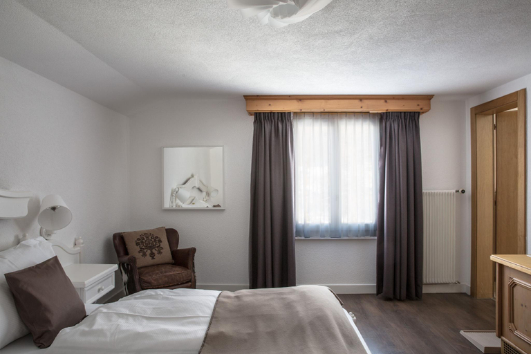 Bedroom 2, Hotel The Larix, Visp