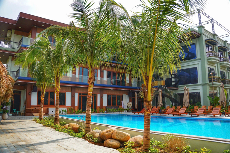 Pool 2, The Luna Tam Coc Hostel - Bar & Pool, Hoa Lư