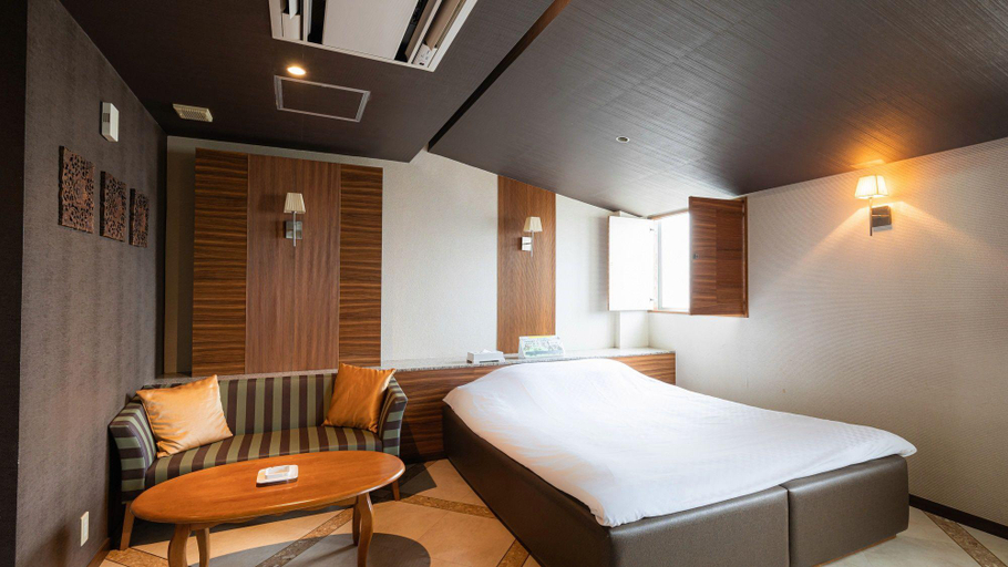 Bedroom 4, Hotel Tiki, Tokushima