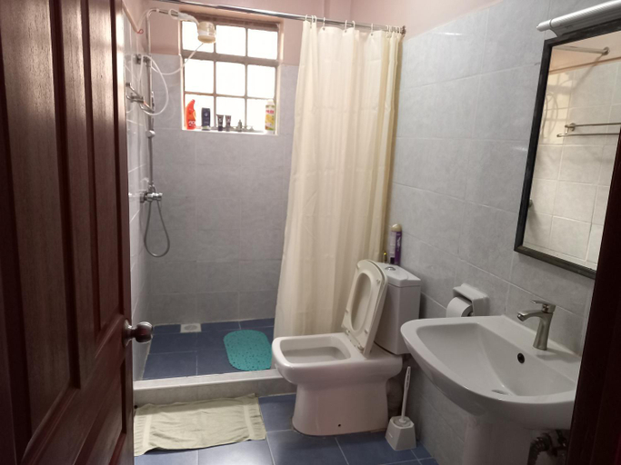 Bathroom 2, Annie's House, Mavoko