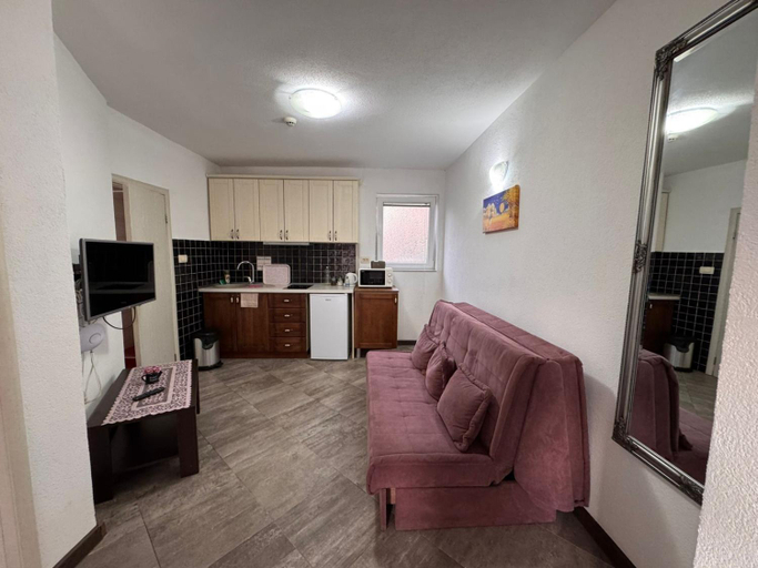 Others 5, Mystras Apartments