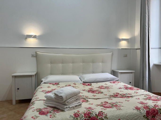 Bedroom 3, Golden Ratio, Roma