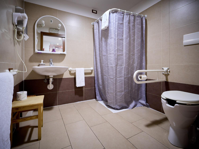 Bathroom 2, L'Archetto, Cremona