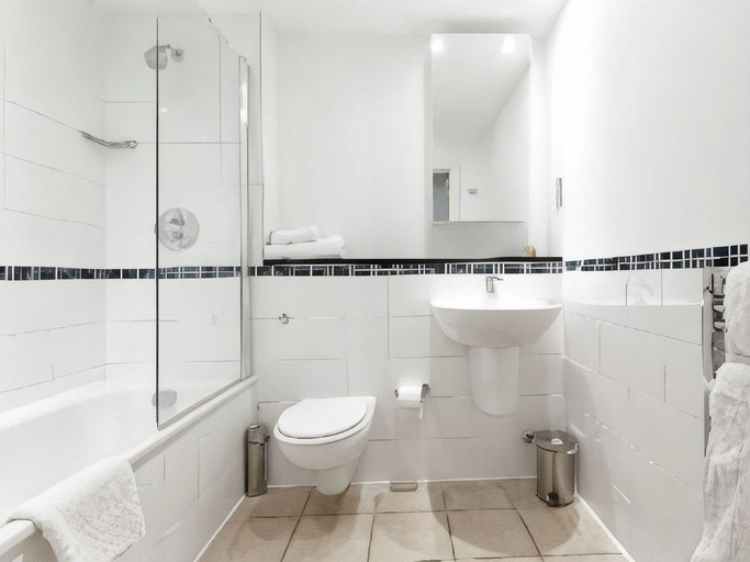 Bathroom 4, Marlin Aldgate Tower Bridge, London