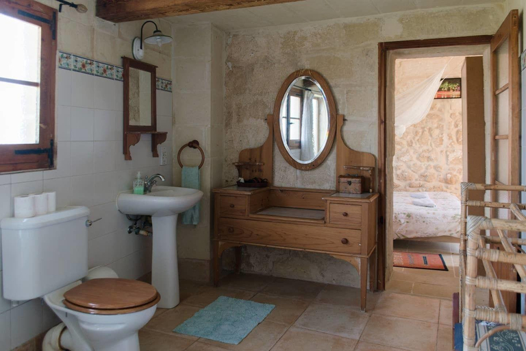 Bathroom, Dar Ix-Xemx