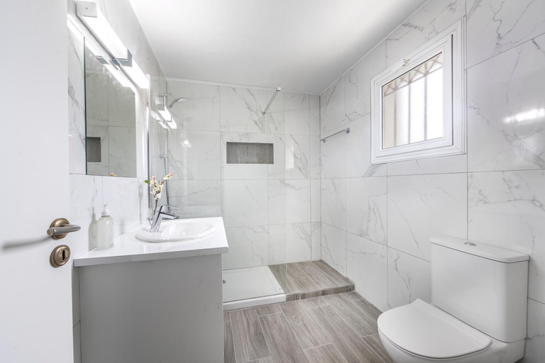 Bathroom 2, Fig Tree Bay Villa 4