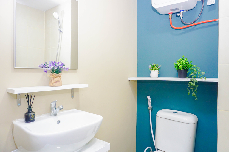 Bathroom 4, Neat Studio for 2 Pax at Meikarta Apartment By Travelio, Cikarang