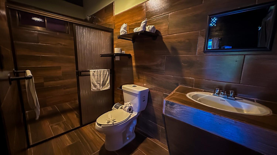 Bathroom 3, La Fortuna Waterfall Bungalows, San Ramón