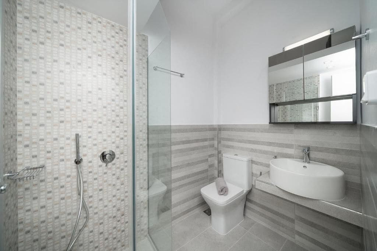 Bathroom 2, Bed & Fligth, Attica