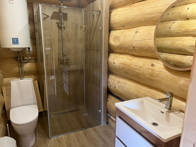 Bathroom 2, Смерековии двір, Svaliavs'kyi