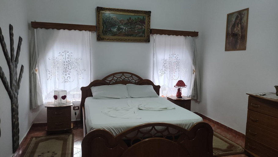 Bedroom 2, Karafil Guesthouse, Gjirokastrës
