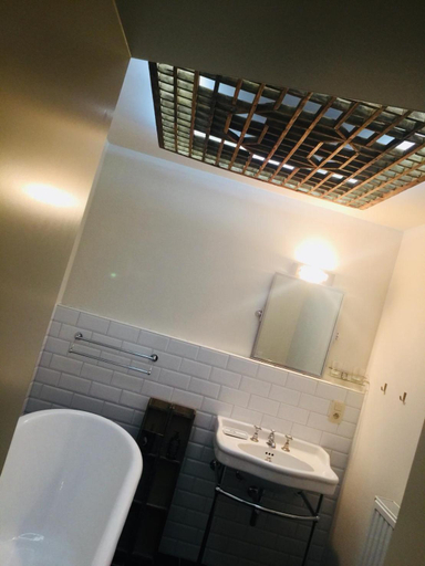 Bathroom 4, Kirisavan, Limburg