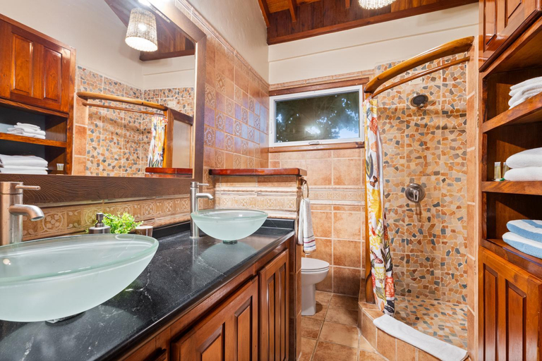 Bathroom 3, Coconut Row Boutique Hotel