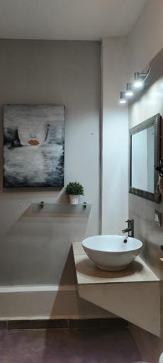 Bathroom 2, Kika Studios, Cozumel