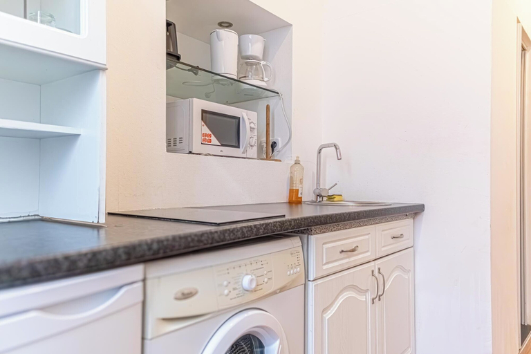 Private kitchen 3, Bright 1BR Apt Perfect for Long Stays, Wien