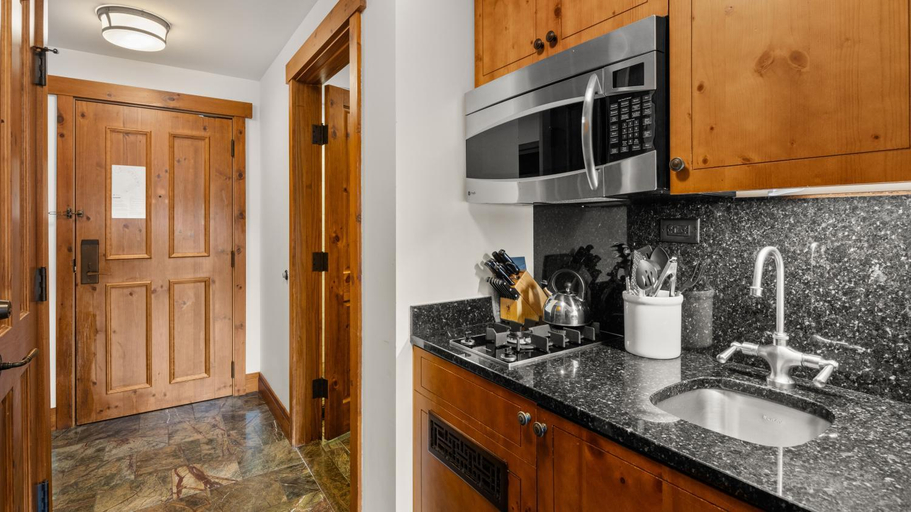 Others 2, 309 Studio Spruce Peak Lodge Base of Stowe Mt Resort Sleeps 4, Lamoille