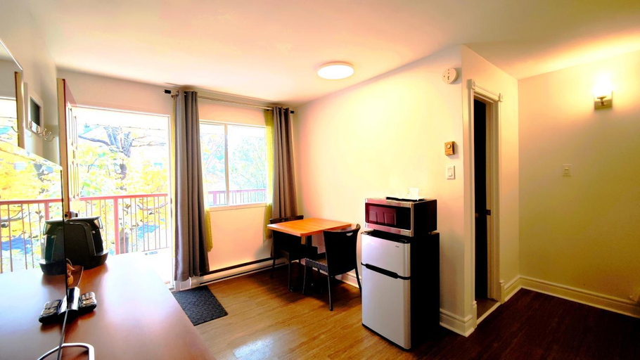Others 4, Motel des Pentes et Suites, Les Pays-d'en-Haut