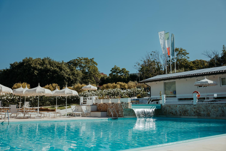 Sport & Beauty 2, Green Garden Village con piscina, spiaggia riservata e parcheggio, Ancona