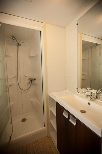 Bathroom 5, Village Vacances Passion Les Bris, Charente-Maritime