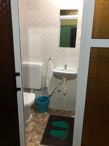 Bathroom 4, Royal German Guest House, Tema