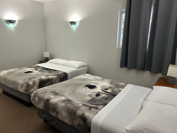Bedroom 2, Mountain View Motel, Renfrew