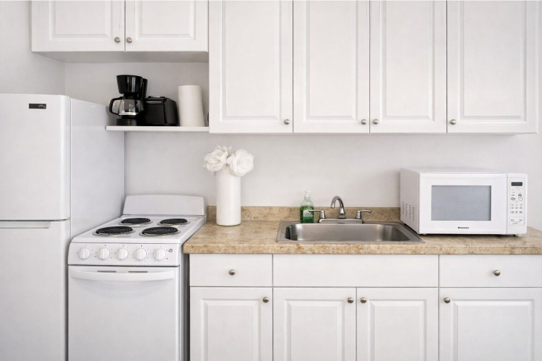 Private kitchen, Relaxn Miami Beach Studio Close 2d Beach, Miami-Dade