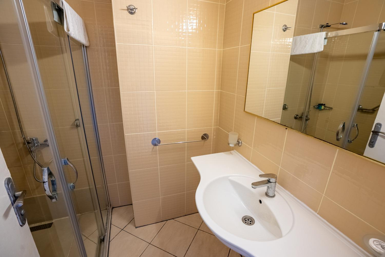 Bathroom 4, Buyuk Berk Hotel, Ayvalık