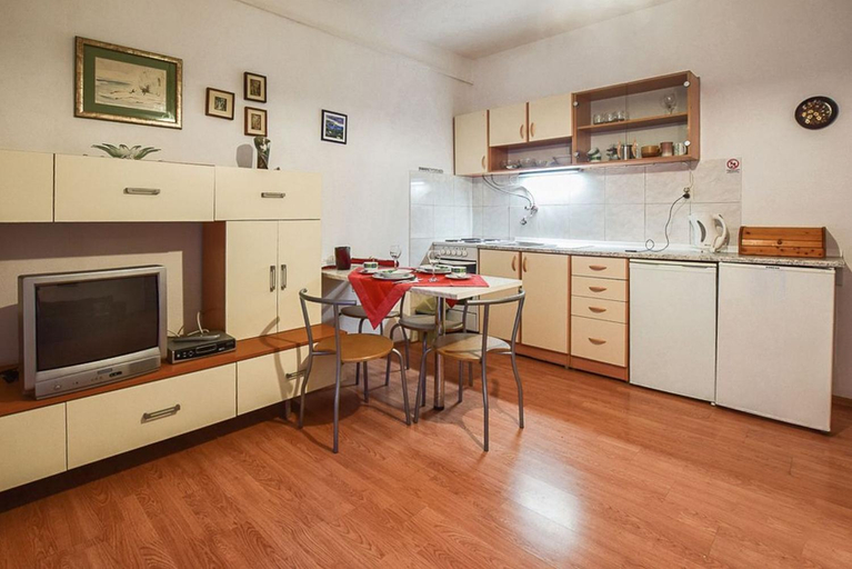Others 4, Apartments Derado, Supetar
