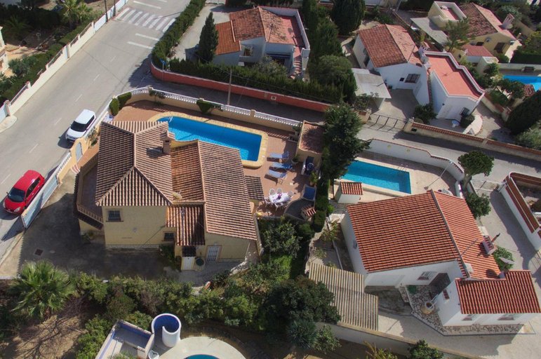 Exterior & Views