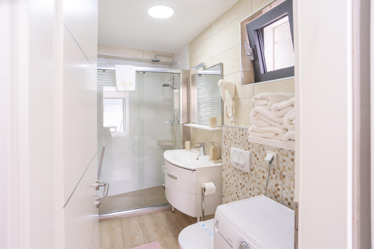 Bathroom 3, Apartments Palada 1, Baška