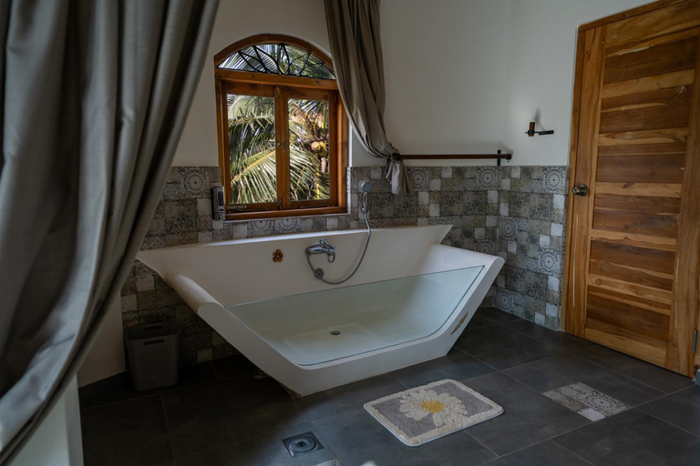 Bathroom 3, Dune Towers -romantic beach hideaway B&B, Alankuda, Kalpitiya