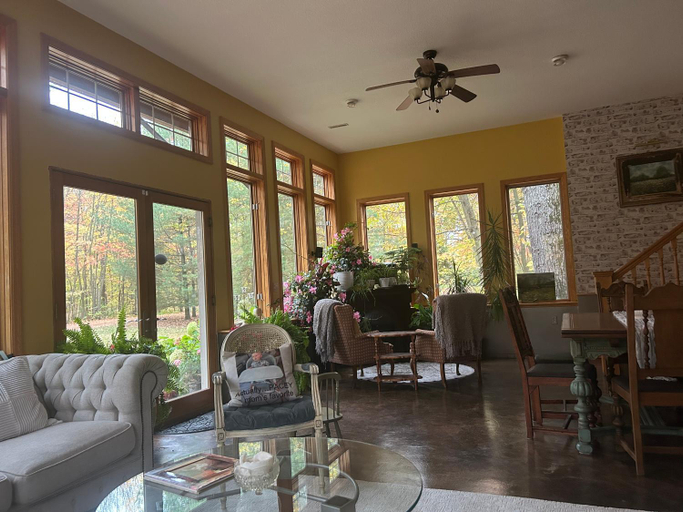 Others 3, Bed and breakfast suite at the Wooded Retreat, Pine