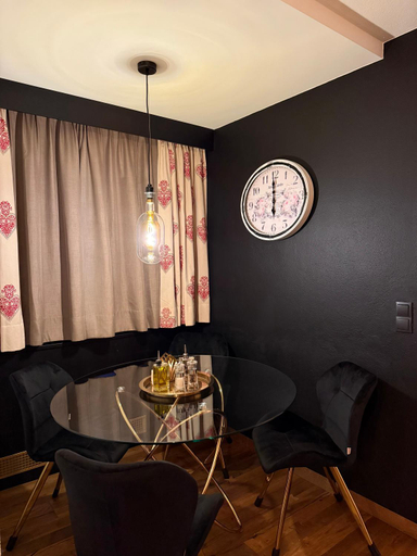 Others 5, Hotel Universo, Landeck