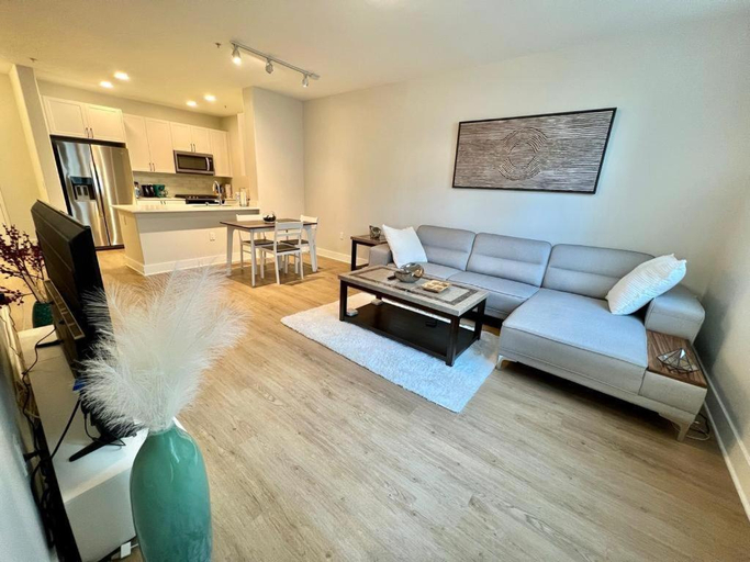 Others 5, Central Apartment, Los Angeles