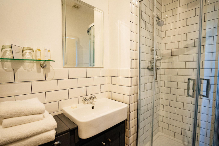 Bathroom, The Saracens Head, Staffordshire