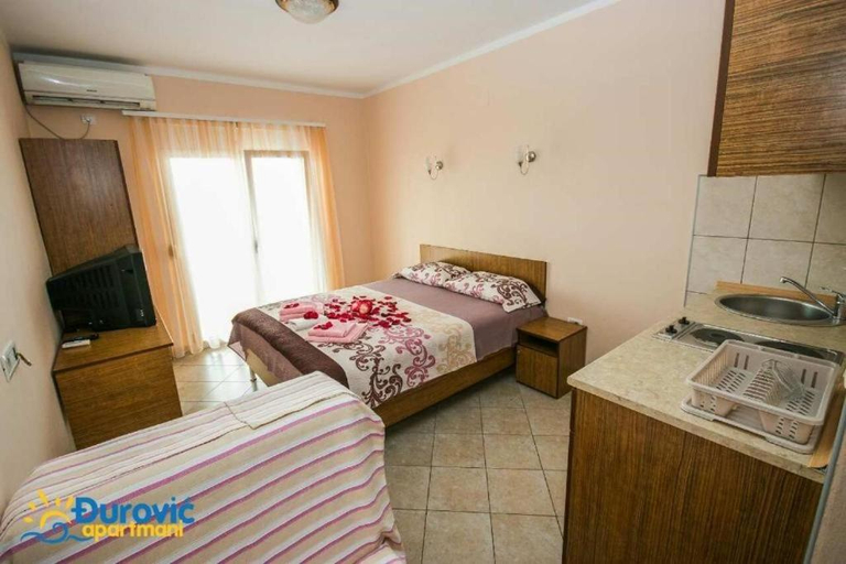 Others 4, Apartments Djurovic with Pool