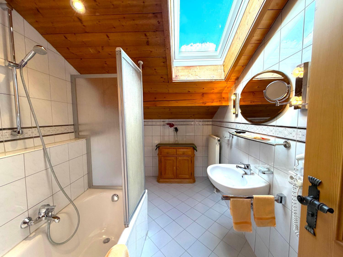 Bathroom 3, Fackler Apartments, Miesbach
