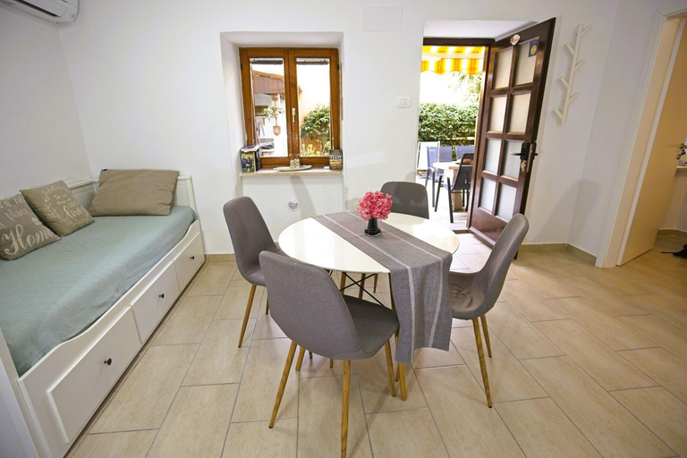Others 3, Apartments Lara with more affordable parking, Piran