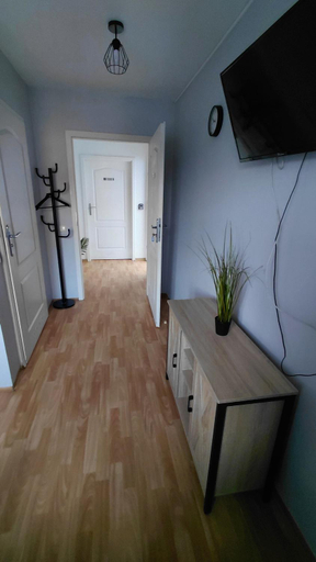 Others 5, Blues Hostel, Konin