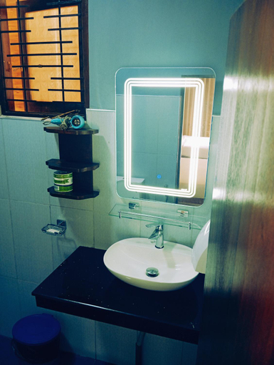 Bathroom 2, Marvellous Inn, Ella