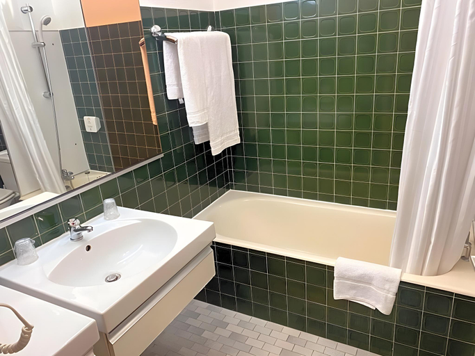 Bathroom 3, Adonis Lyon Est Hotel Artys, Rhône