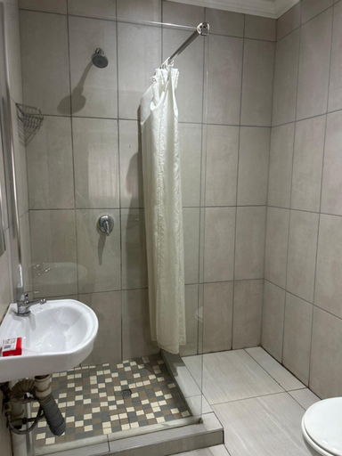 Bathroom 3, Monica's Guesthouse, Lejweleputswa