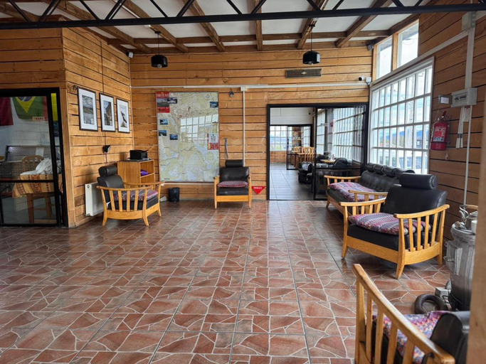 Public Area, El Sendero, Última Esperanza