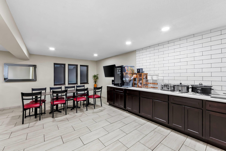 Food & Drinks 5, Super 8 by Wyndham Marston, New Madrid