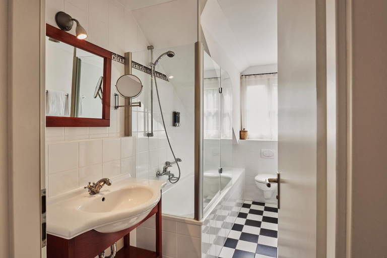 Bathroom 5, Schloss - Schenke Tunzenberg, Dingolfing-Landau