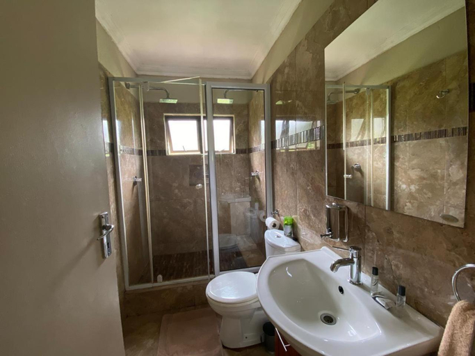 Bathroom 3, Silver Mist Resort, Haenertsburg, Mopani
